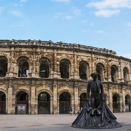Les Arenes, 1 A 6 Personnes En Centre * Nimes