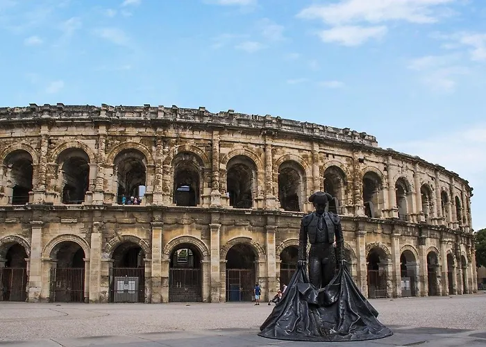 Les Arenes, 1 A 6 Personnes En Centre * 尼姆